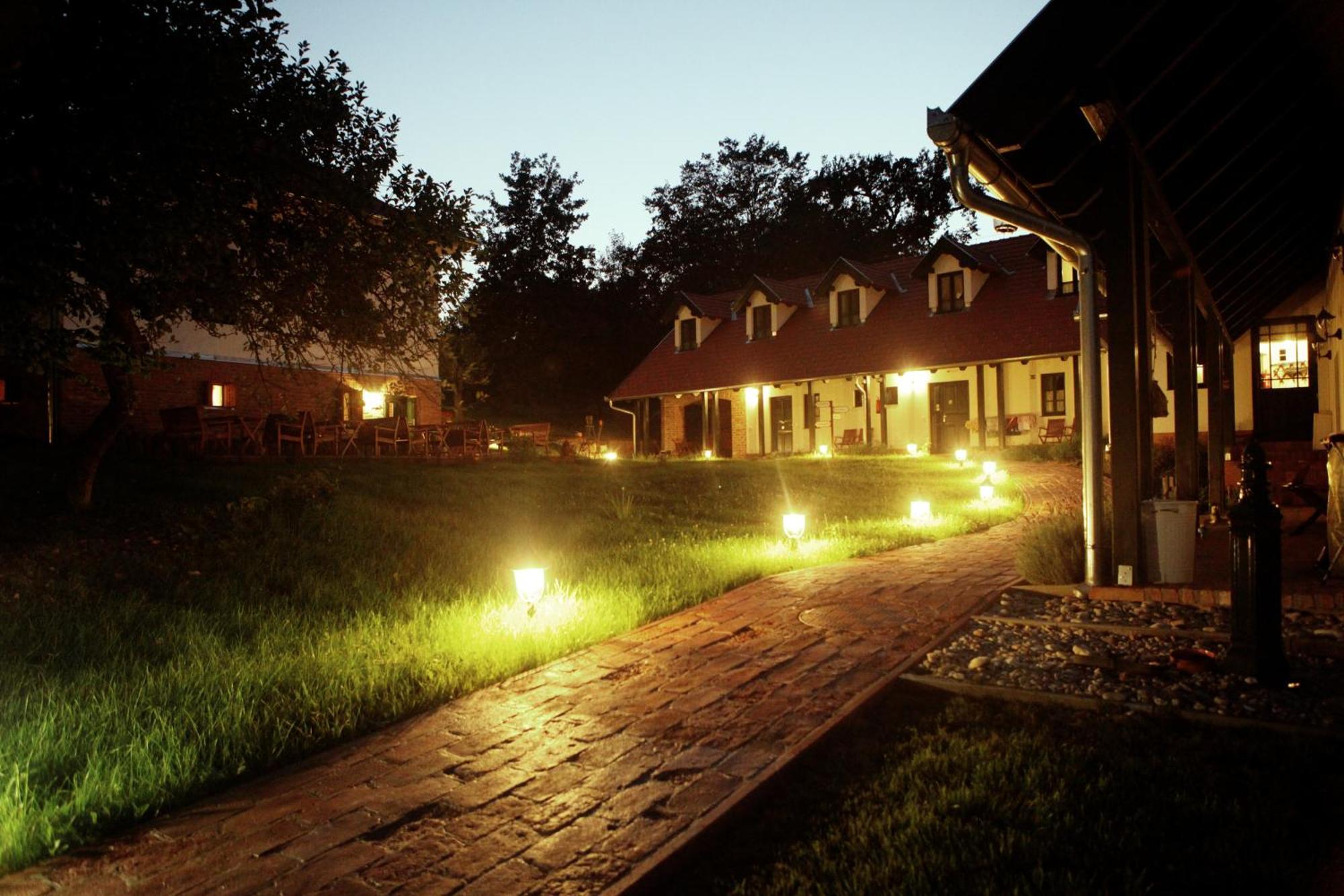 Kosbor Panzio Bed & Breakfast Magyarszombatfa Dış mekan fotoğraf