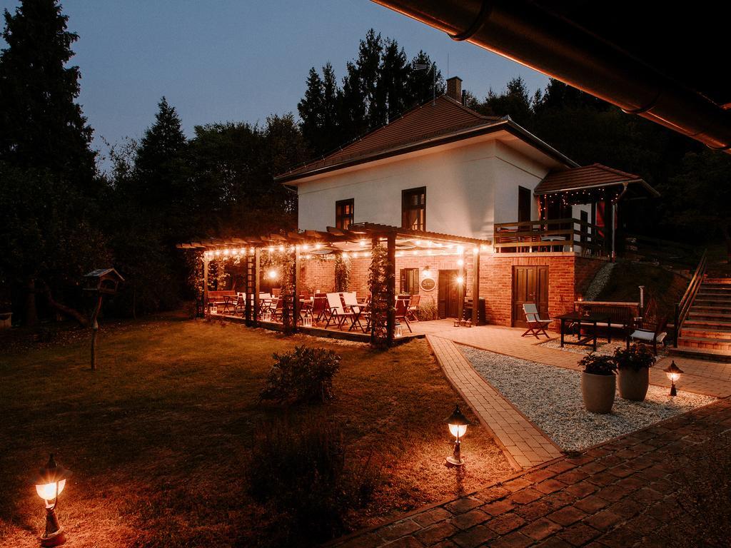 Kosbor Panzio Bed & Breakfast Magyarszombatfa Dış mekan fotoğraf